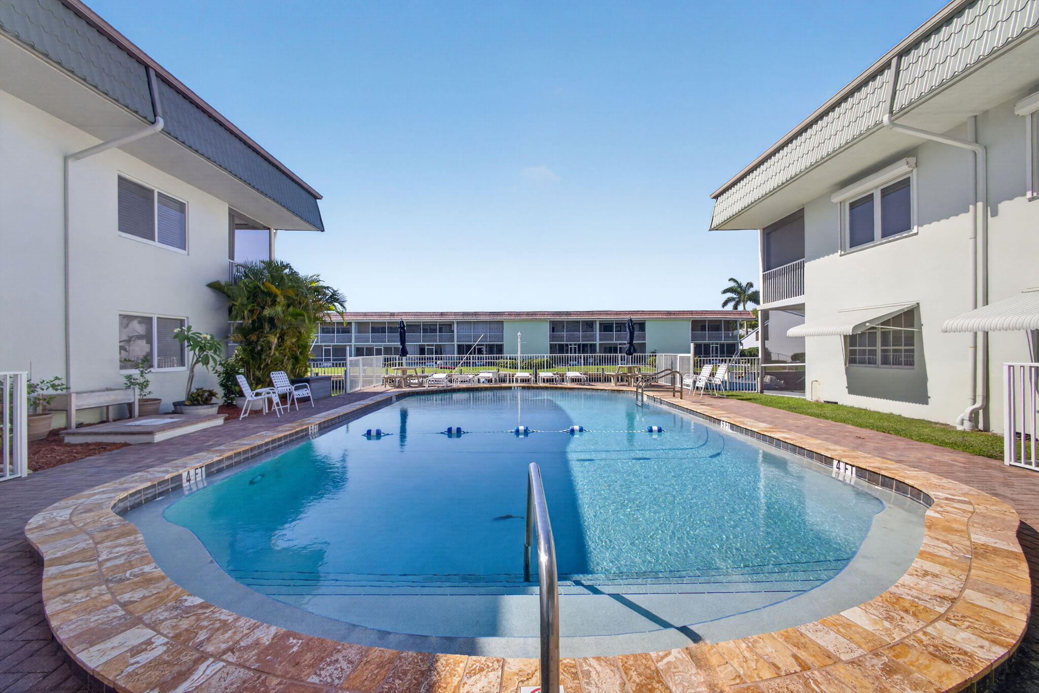 WINDSOR PARK NORTH CONDOMINIUMS - Residential
