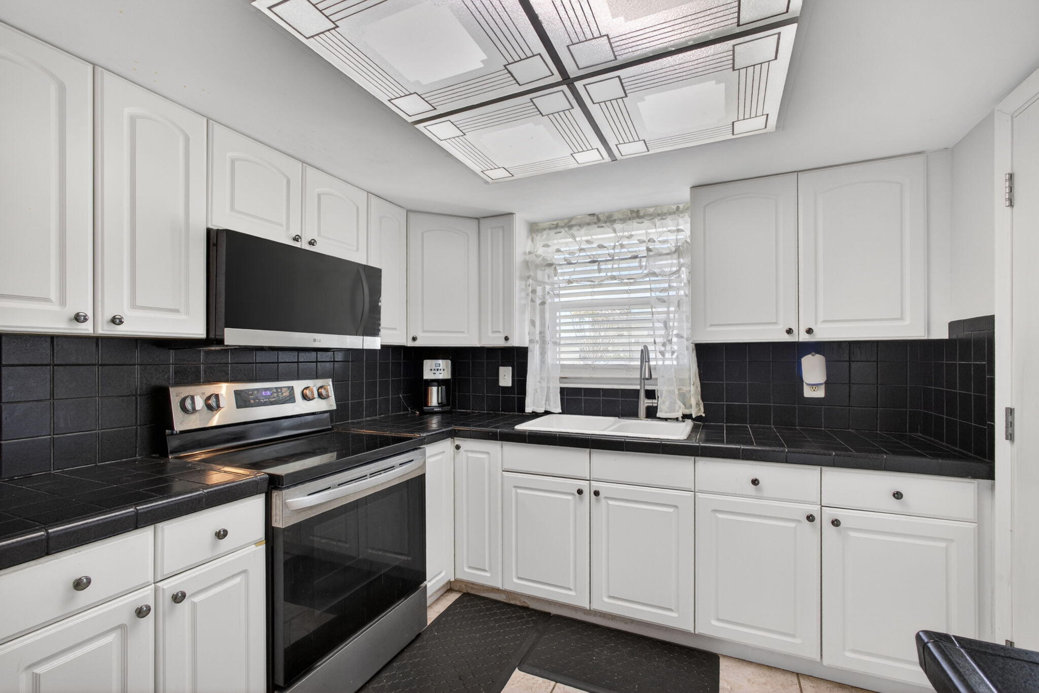 WINDSOR PARK NORTH CONDOMINIUMS - Residential