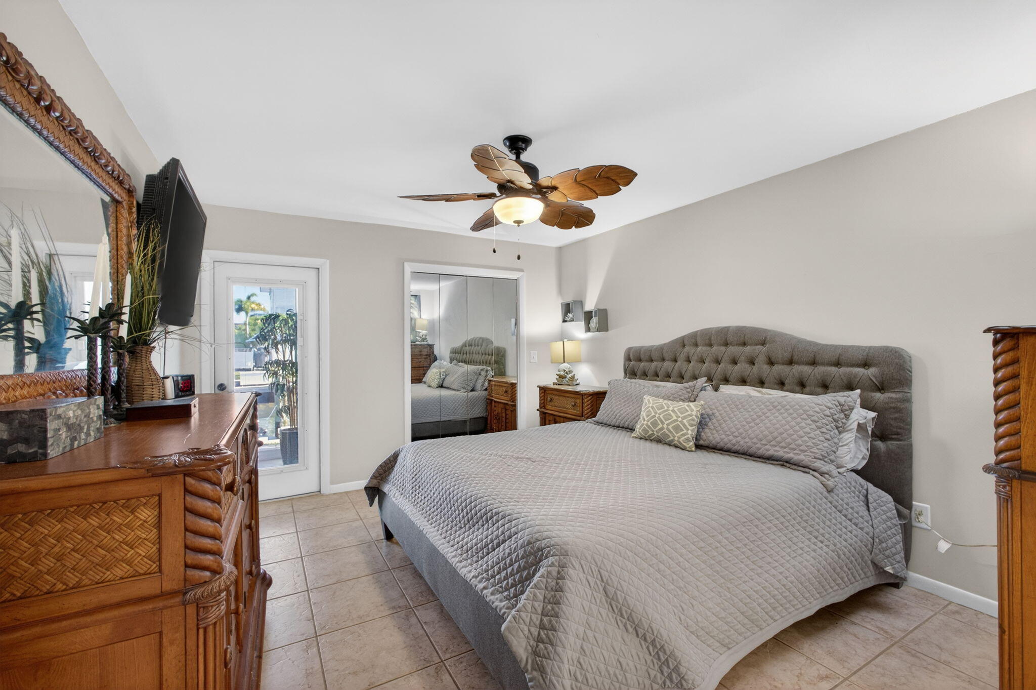 WINDSOR PARK NORTH CONDOMINIUMS - Residential