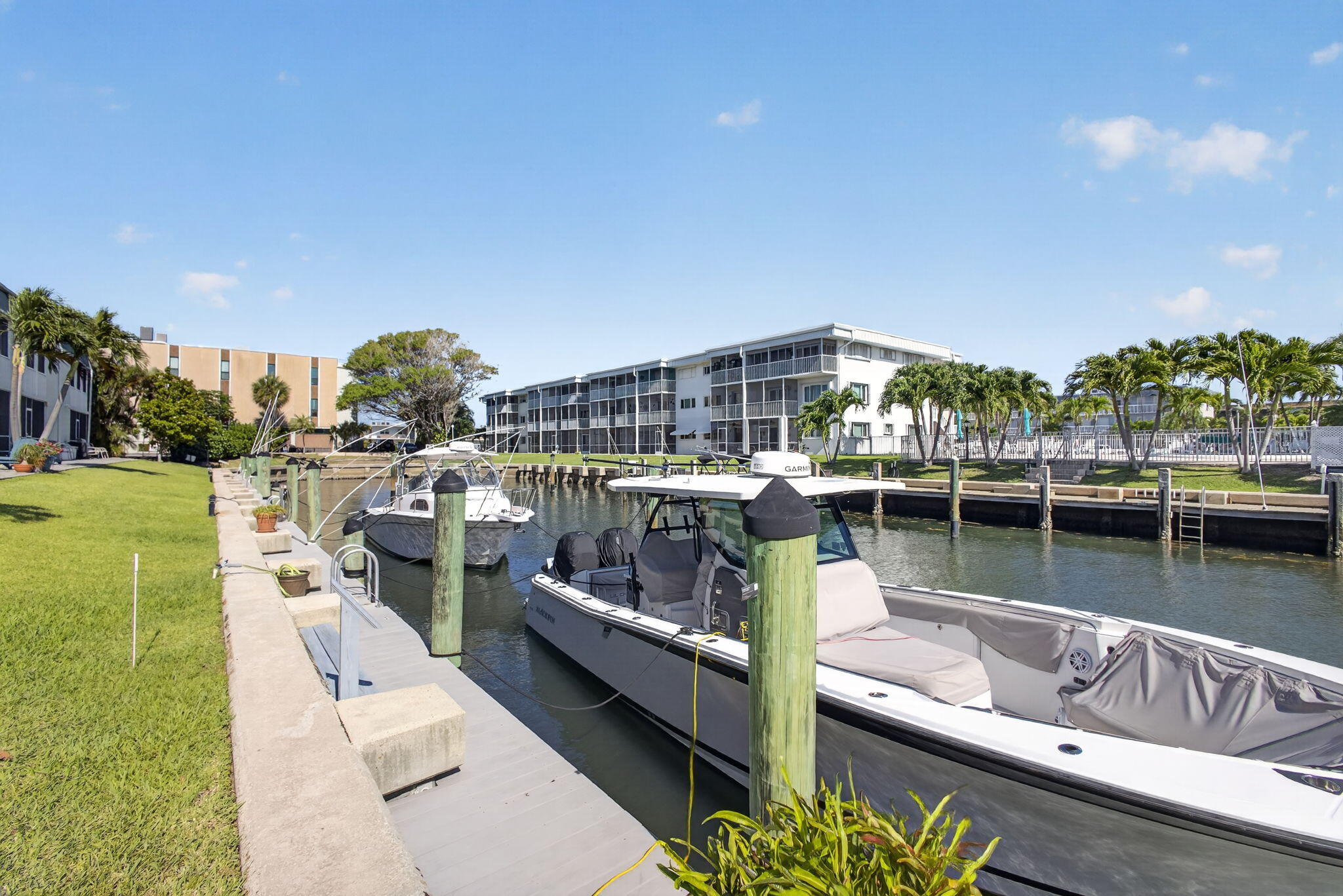 WINDSOR PARK NORTH CONDOMINIUMS - Residential