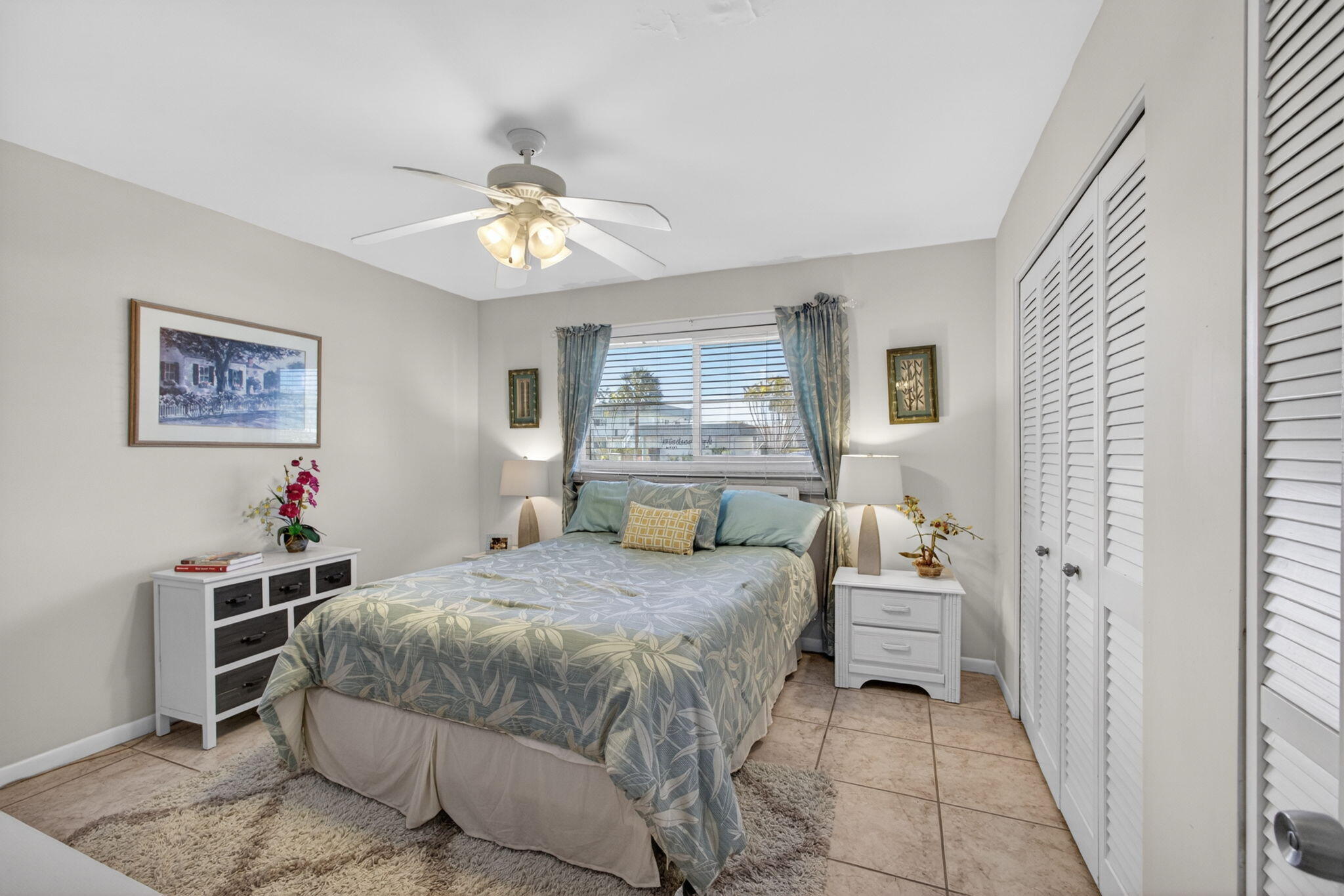 WINDSOR PARK NORTH CONDOMINIUMS - Residential