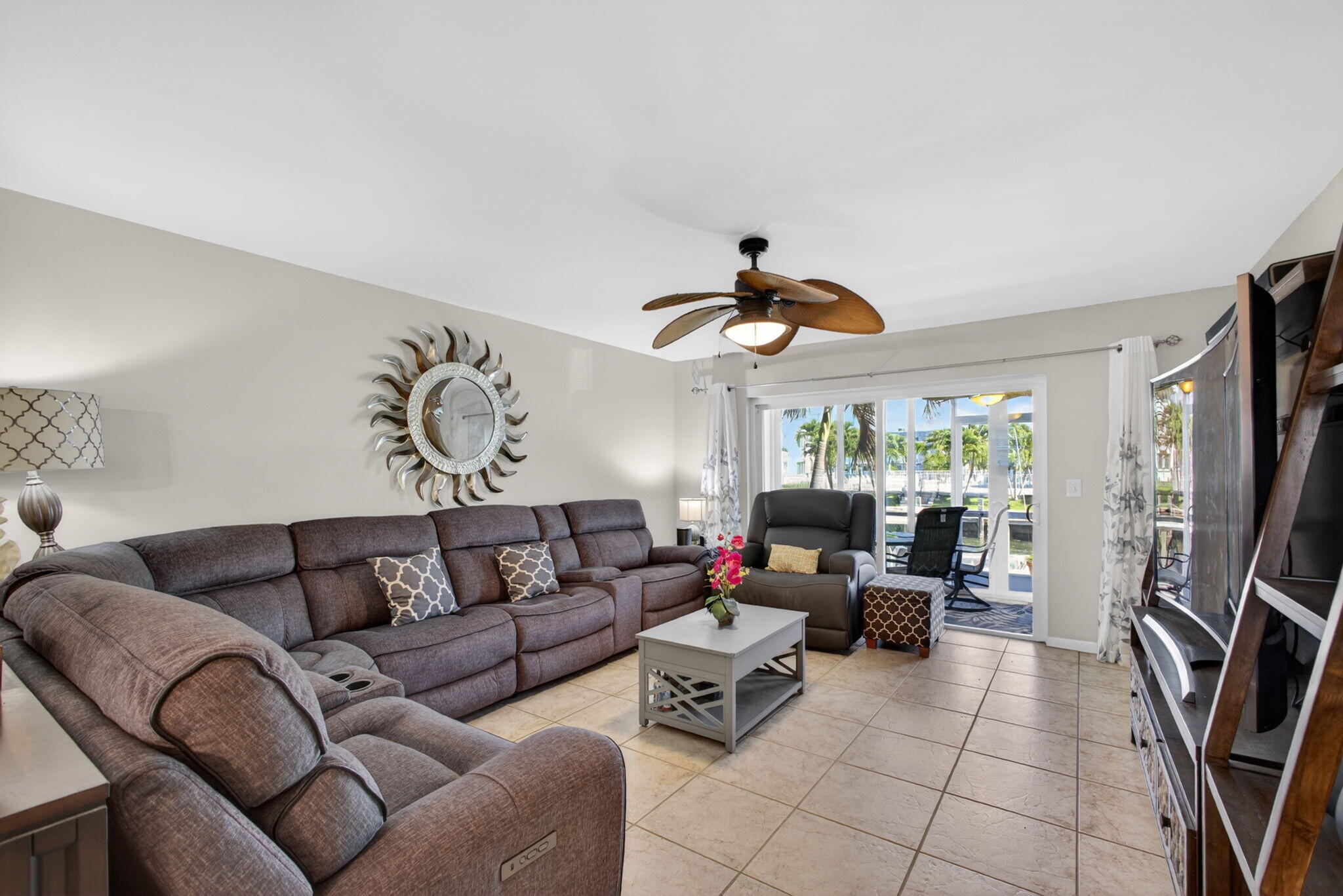 WINDSOR PARK NORTH CONDOMINIUMS - Residential