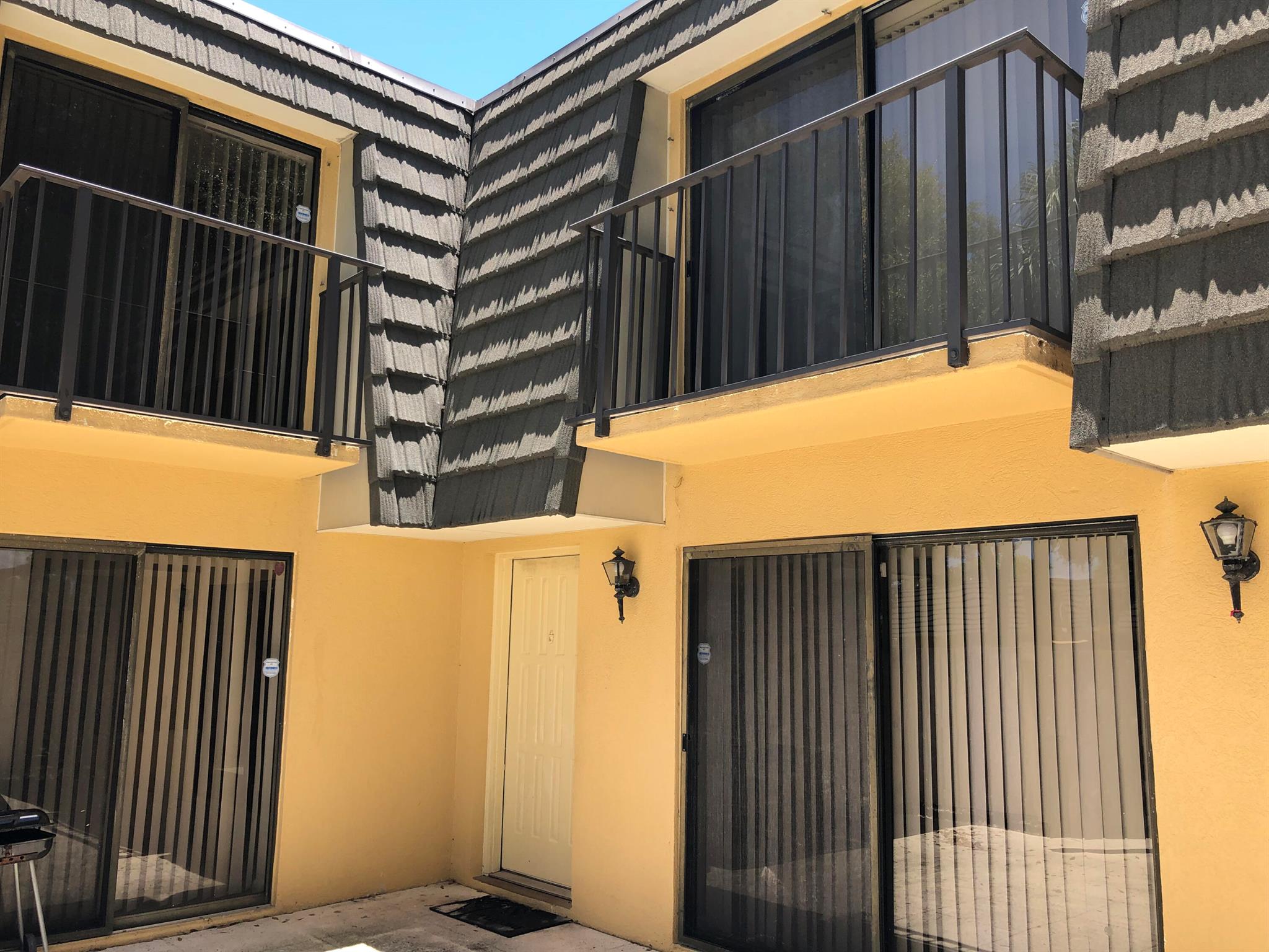 Adorable 2BR/2.5BTH townhome in the center of West Palm Beach. This 2BR/2.5BTH has in unit W/D, a large living room with large sliding doors to the fenced patio, and kitchen with ample countertop and cabinet space. On the second story there are 2 bedrooms with large closets and the primary bedroom has an ensuite bath. There is also plenty of guest parking on the flat-top parking lot alongside the unit assigned parking. Close proximity to Downtown West Palm Beach, I95, and Old Northwood.