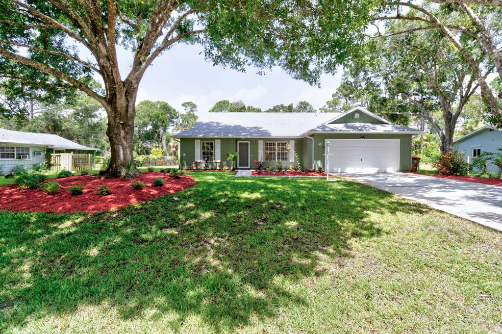 Photo of 2735 47th Avenue, Vero Beach, FL 32966 (MLS # B26050942)