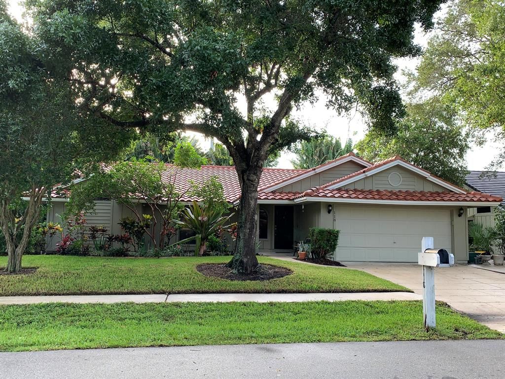 Photo of 118 Bayberry Circle, Jupiter, FL 33458 (MLS # R10730145)