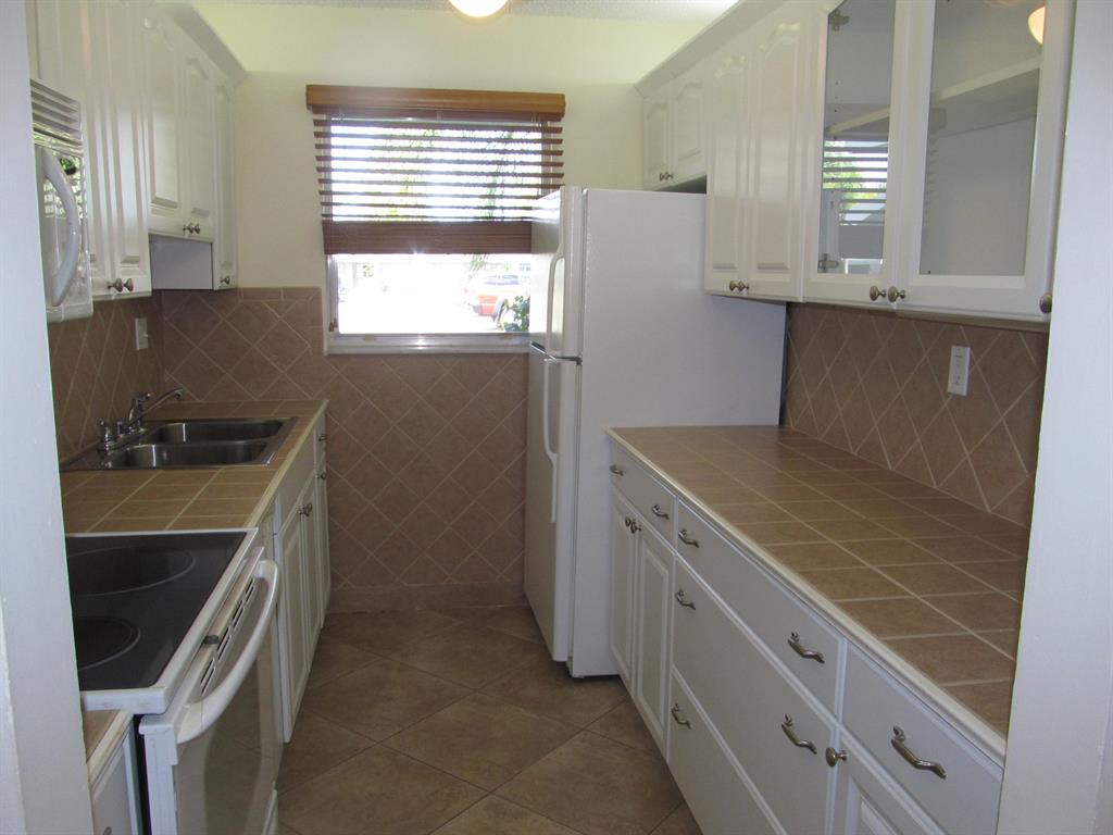 HIGH POINT OF DELRAY BEACH CONDO SEC II - Residential