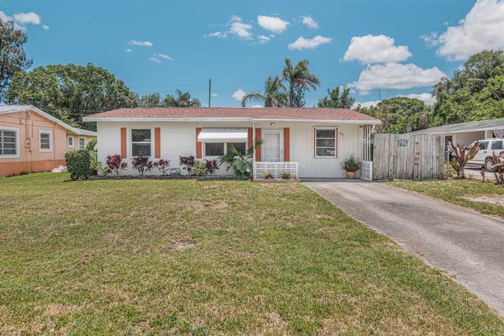 Photo of 607 Wisteria Avenue, Fort Pierce, FL 34982 (MLS # R10712225)