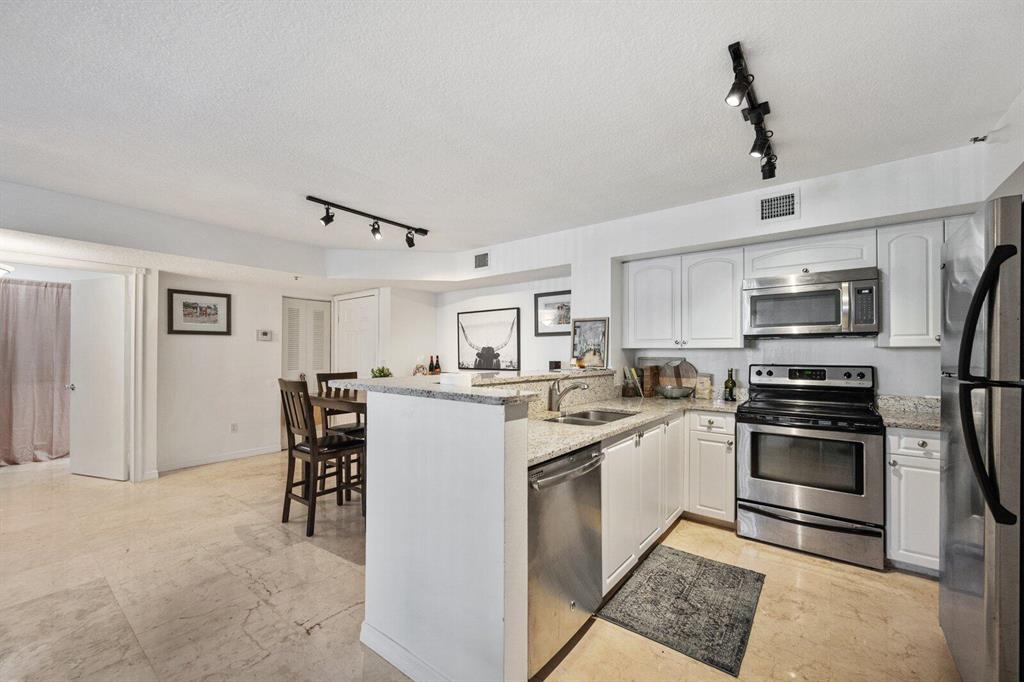 YACHT CLUB ON THE INTRACOASTAL CONDO - Residential