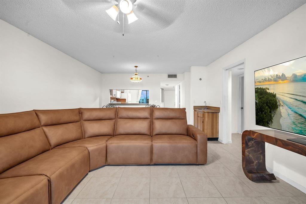 2202 S Cypress Bend Dr 903