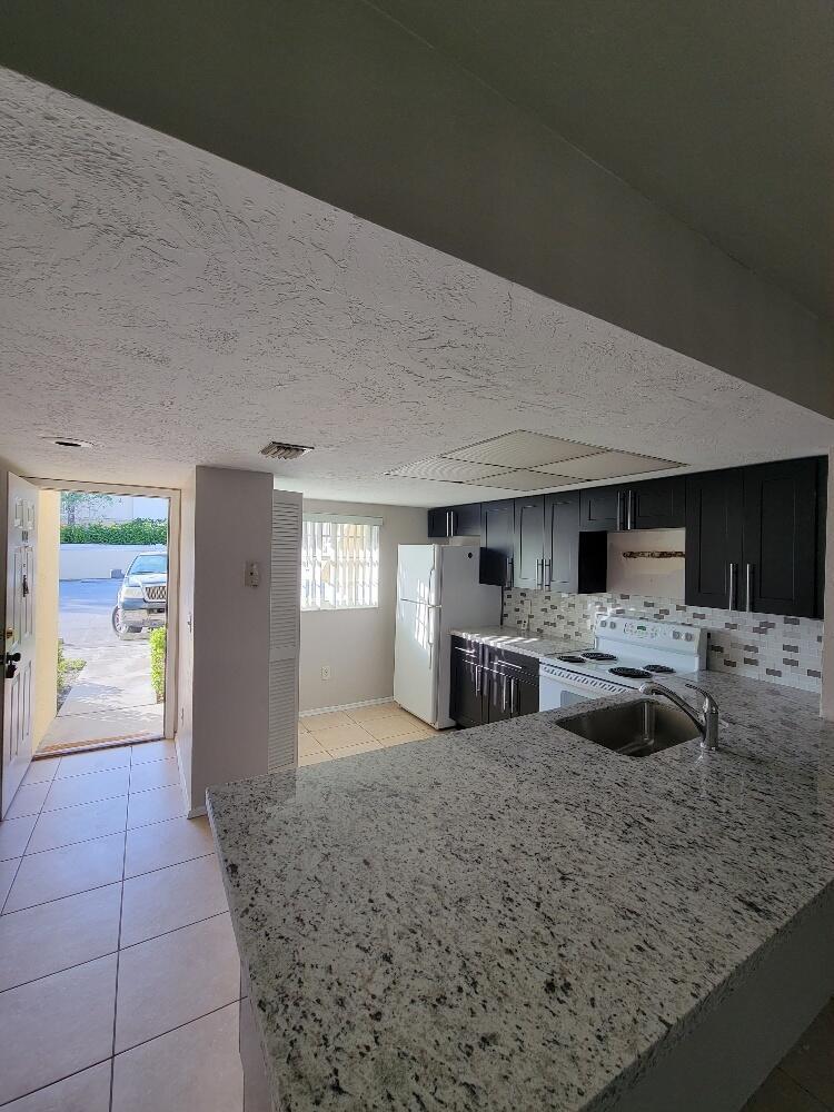 PALM BEACH TRACE CONDO - Residential Lease