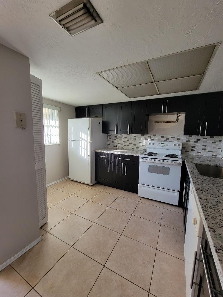 PALM BEACH TRACE CONDO - Residential Lease