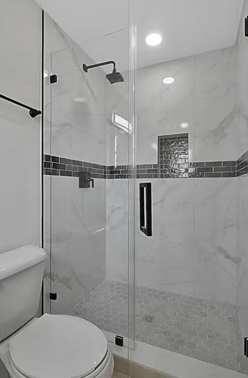 SHOREWOOD - Residential