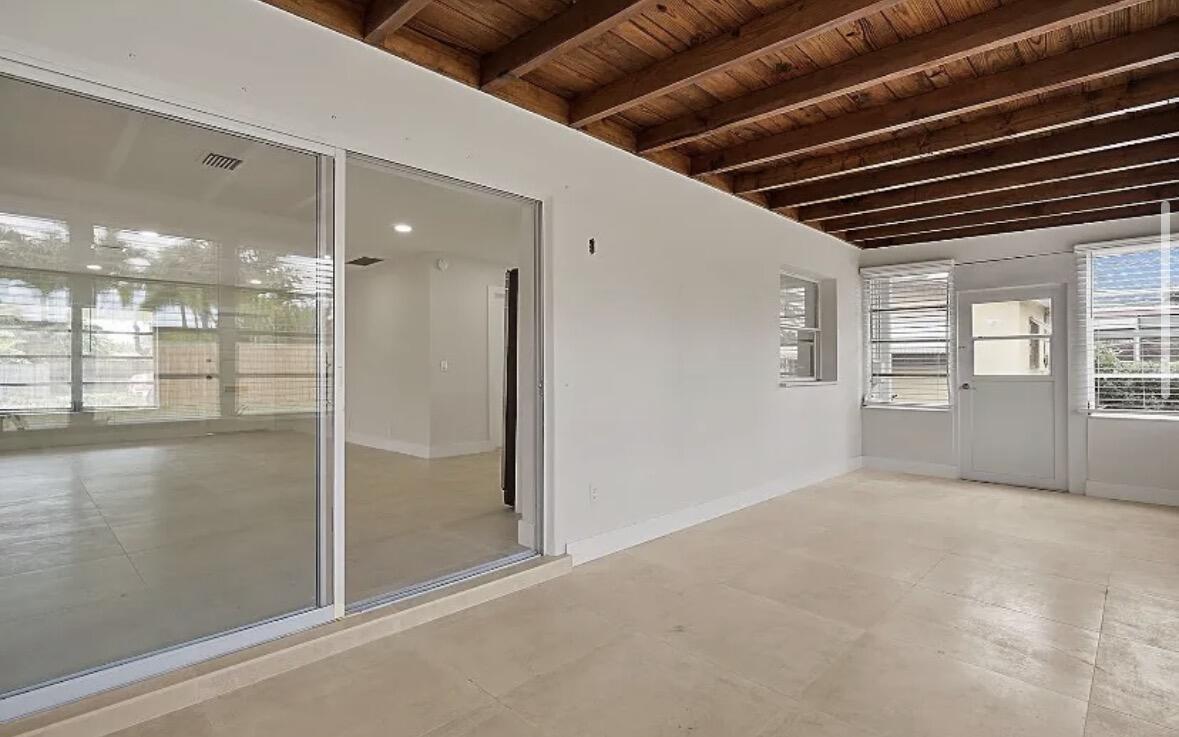 SHOREWOOD - Residential