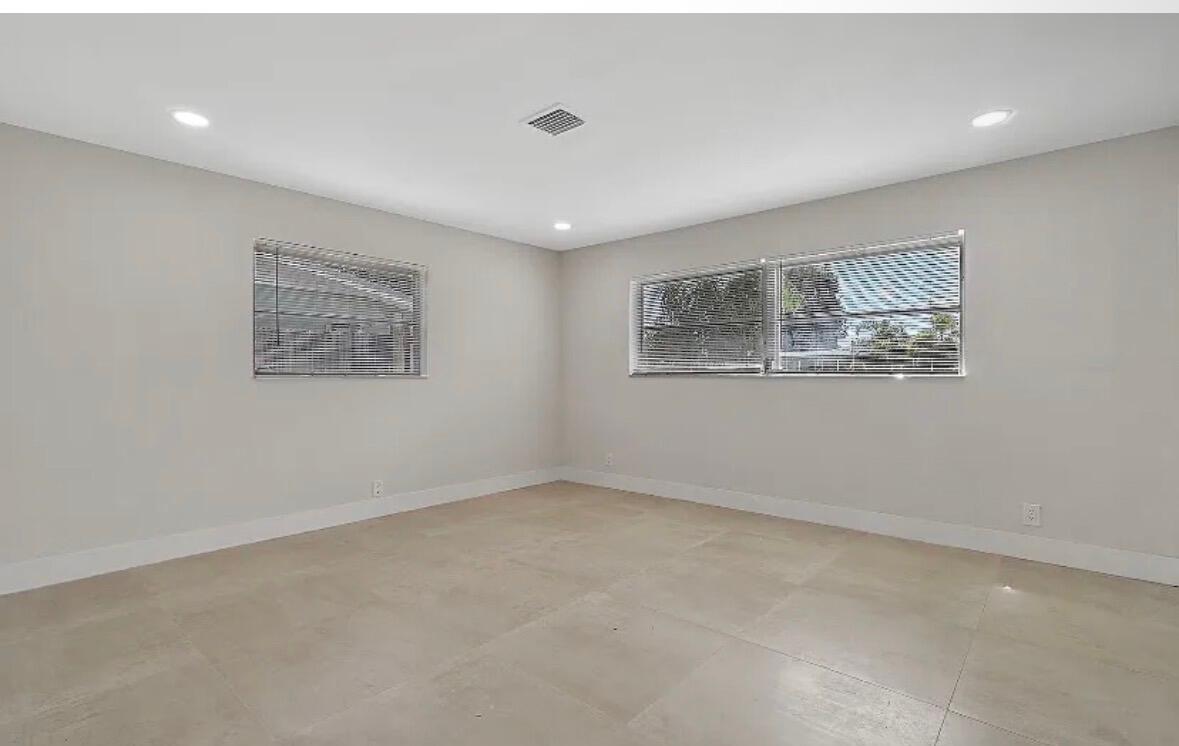 SHOREWOOD - Residential