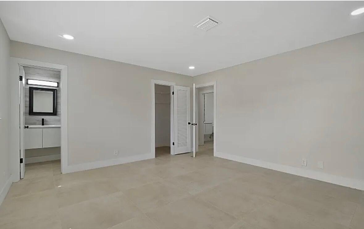 SHOREWOOD - Residential