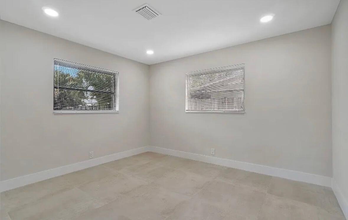 SHOREWOOD - Residential