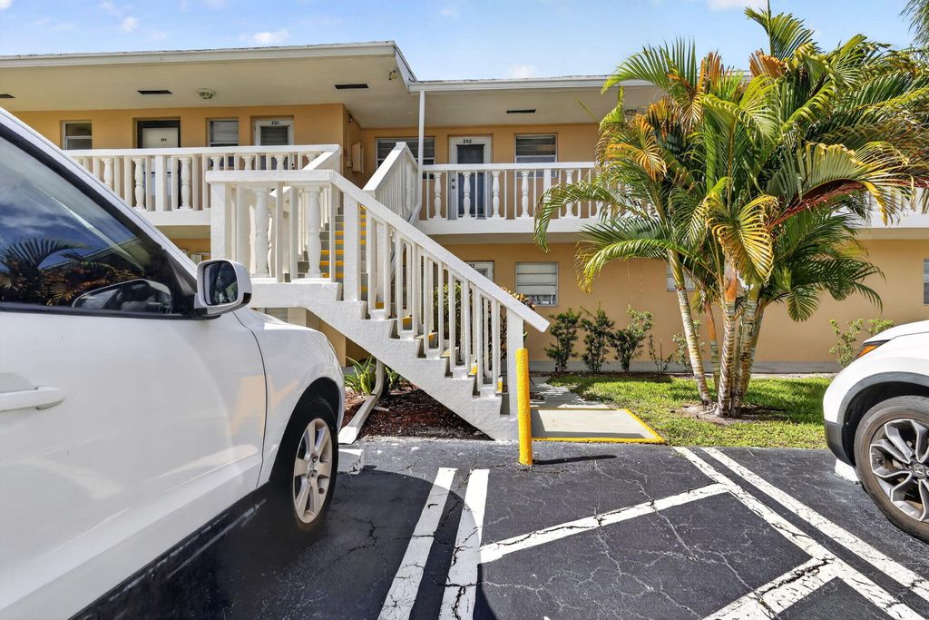 Photo of 2182 NE 1st Way #202, Boynton Beach, FL 33435 (MLS # B26049672)