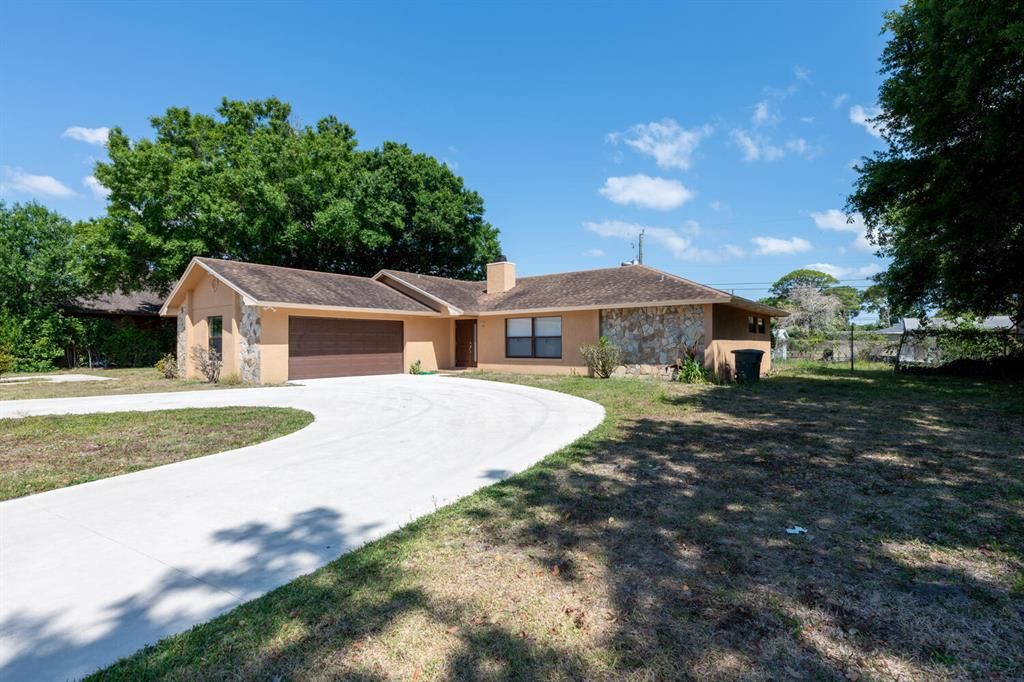 Photo of 2400 Valencia Avenue Ave, Fort Pierce, FL 34946 (MLS # R10766629)