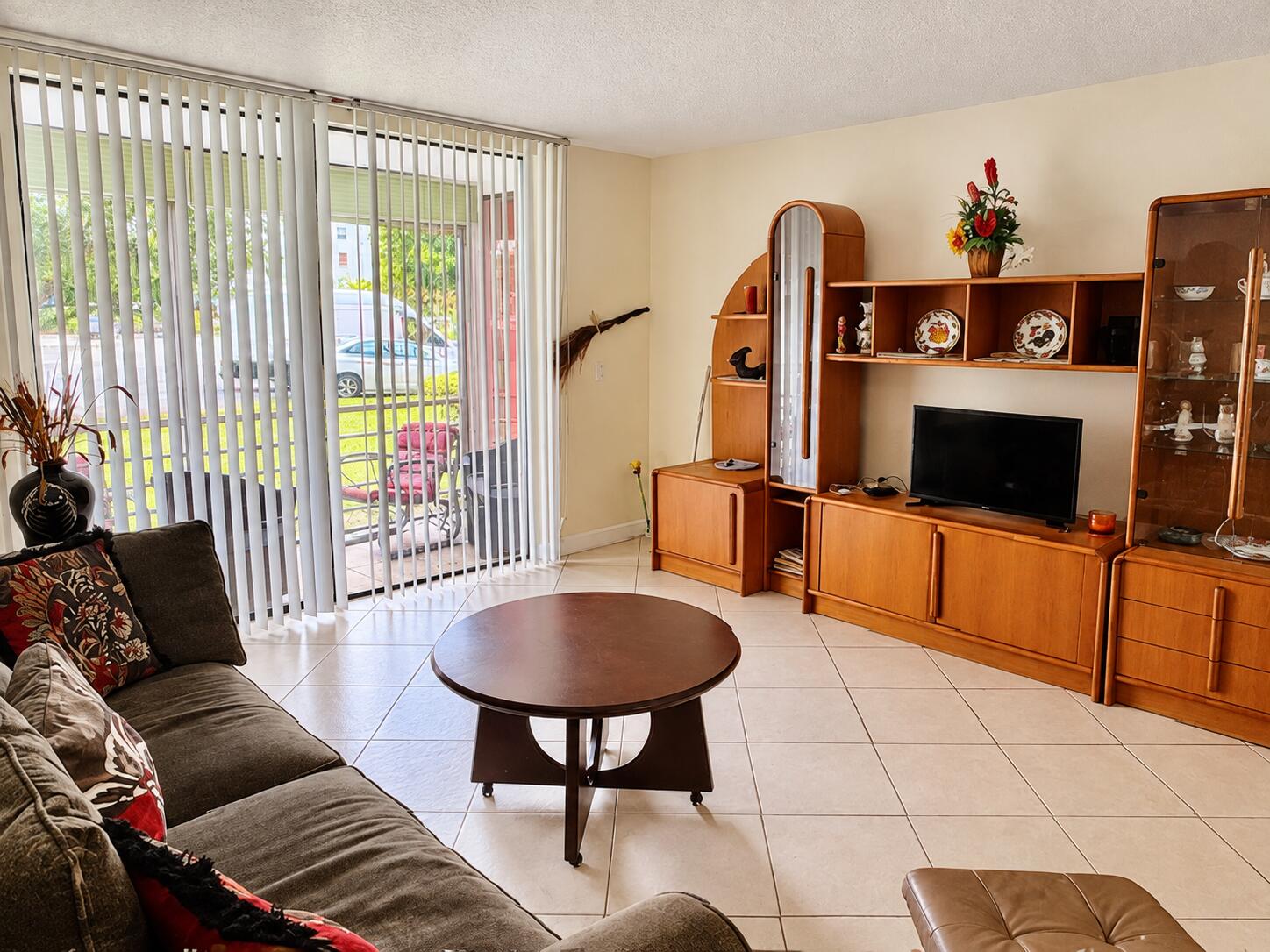 2801 Somerset Drive 106
