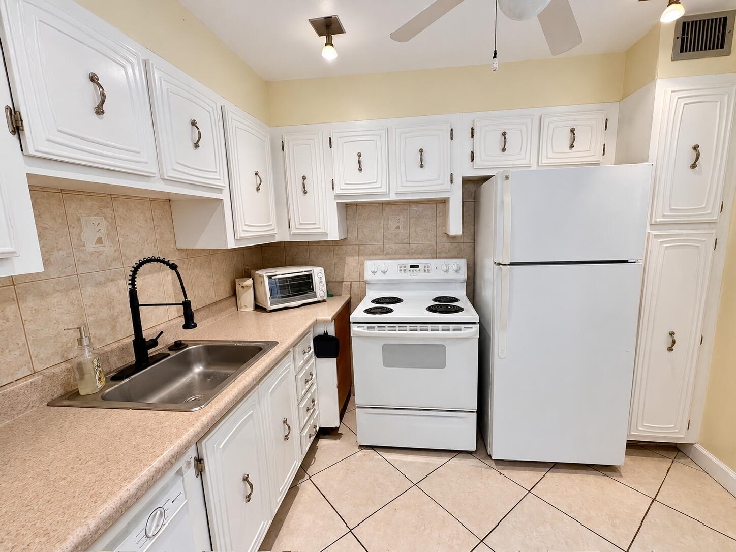 2801 Somerset Drive 106