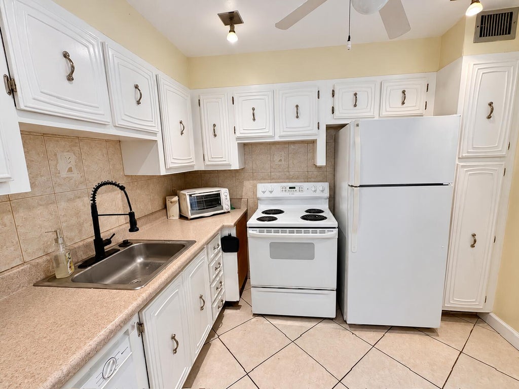 Photo of 2801 Somerset Drive #106, Lauderdale Lakes, FL 33311 (MLS # B26087661)