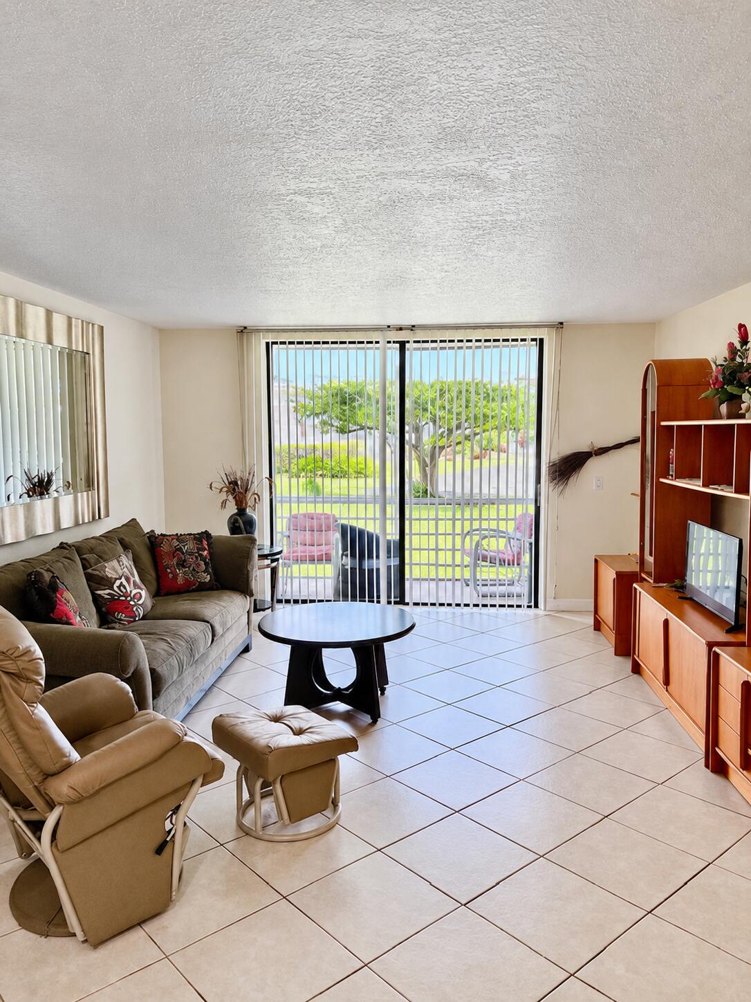 2801 Somerset Drive 106