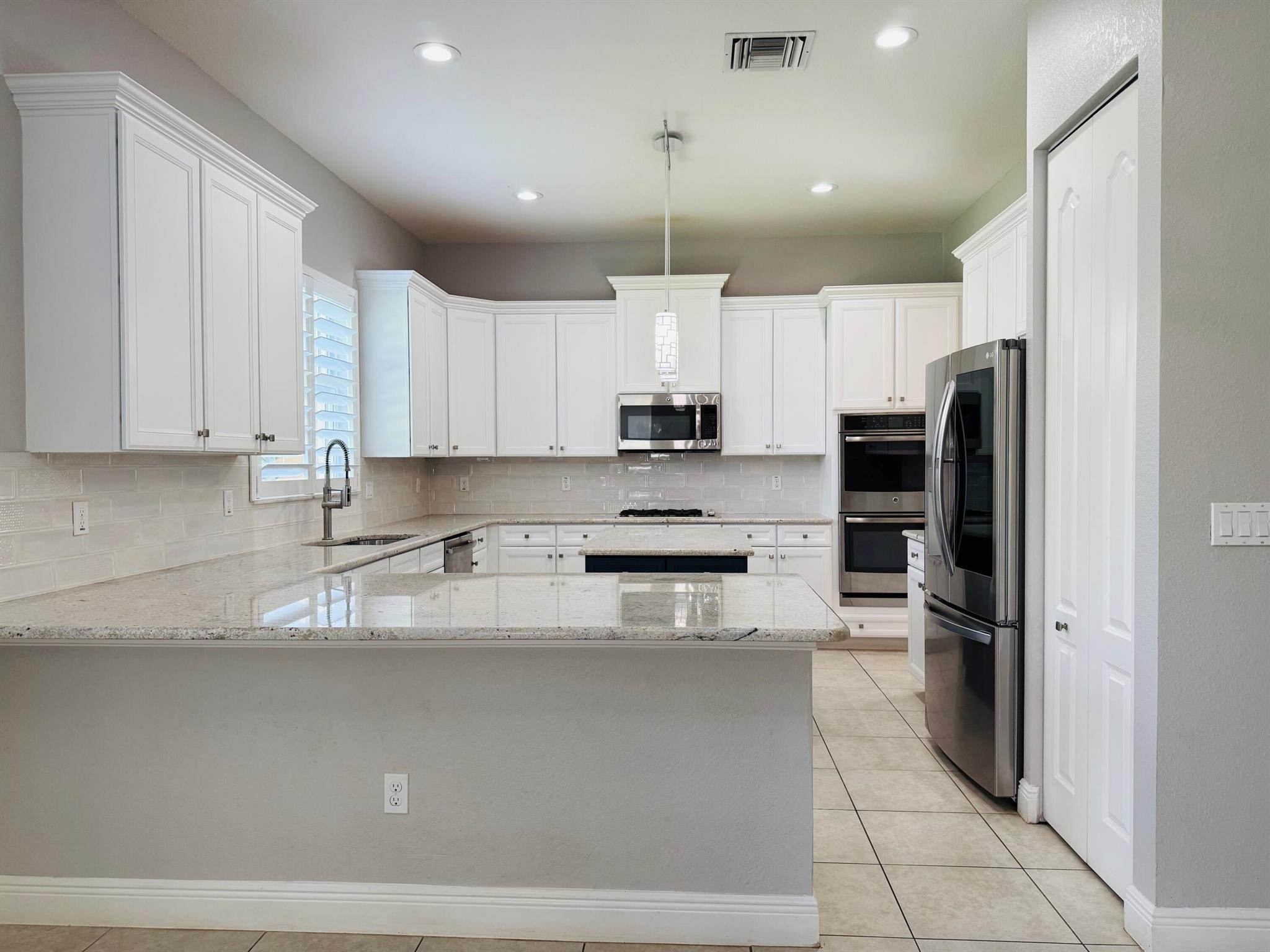 DEBUYS - Residential Lease