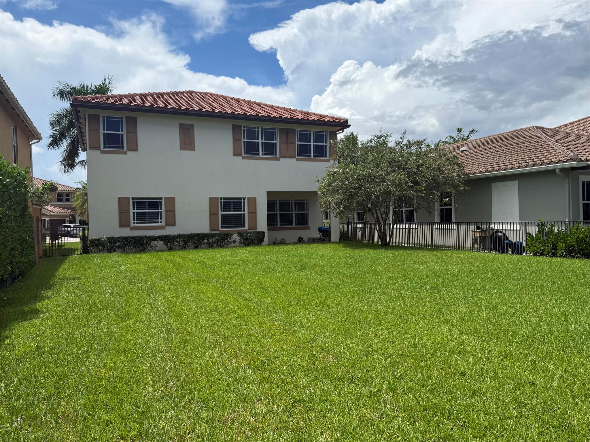 DEBUYS - Residential Lease