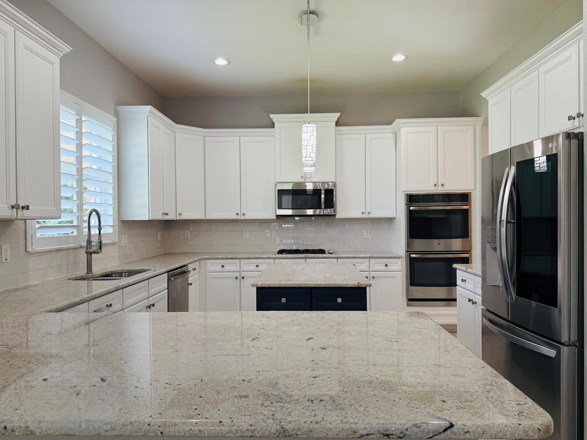 DEBUYS - Residential Lease