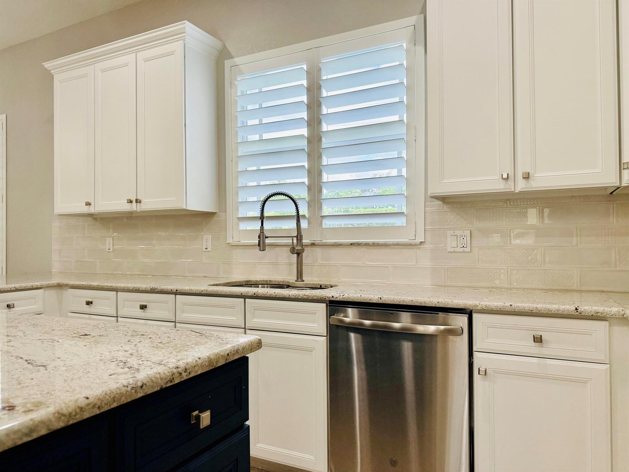 DEBUYS - Residential Lease