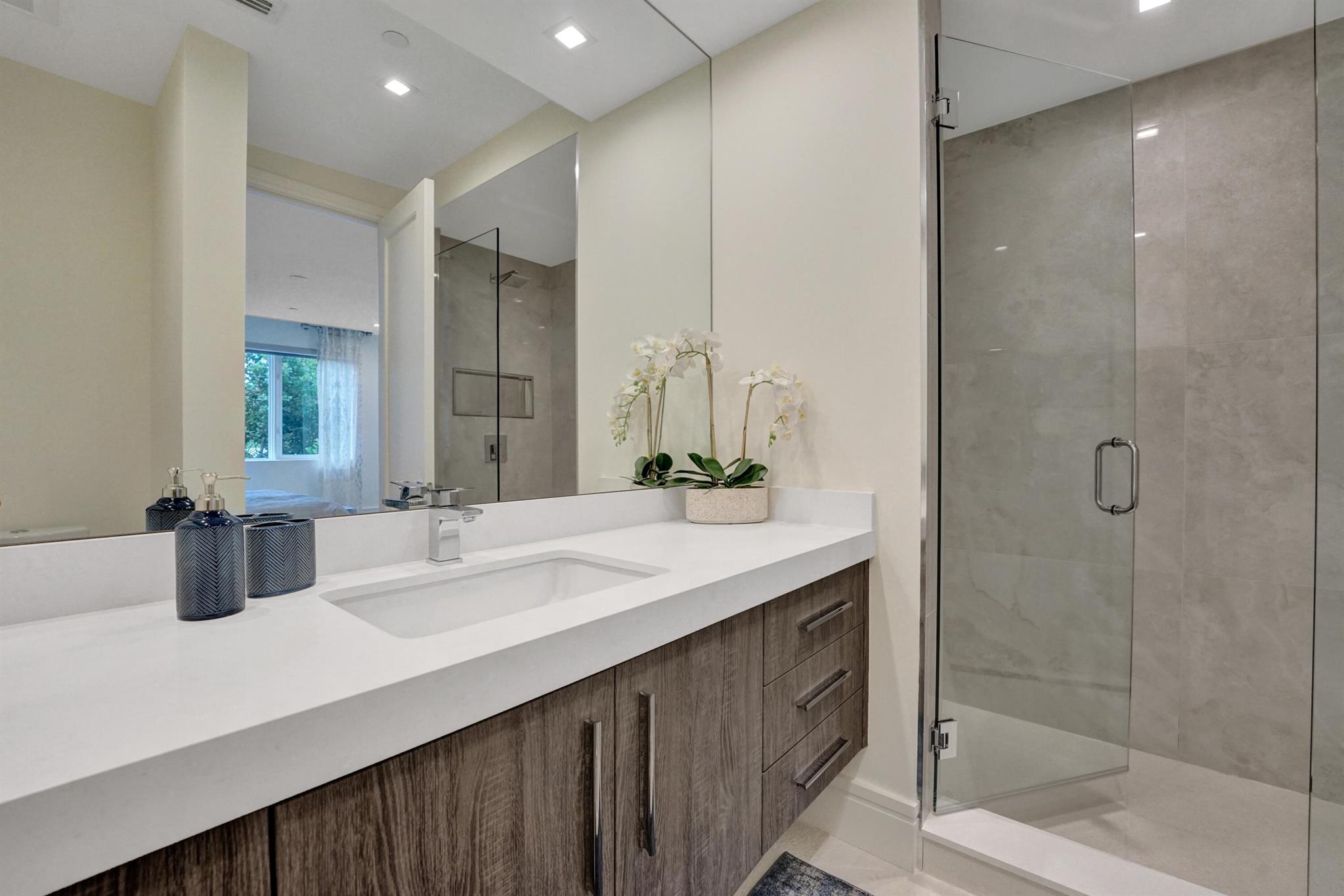 SEAGATE VILLAS - Residential