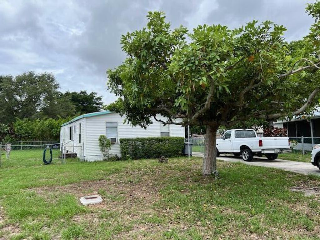 Photo of 11598 Venetian Avenue, Boca Raton, FL 33428 (MLS # R11006281)