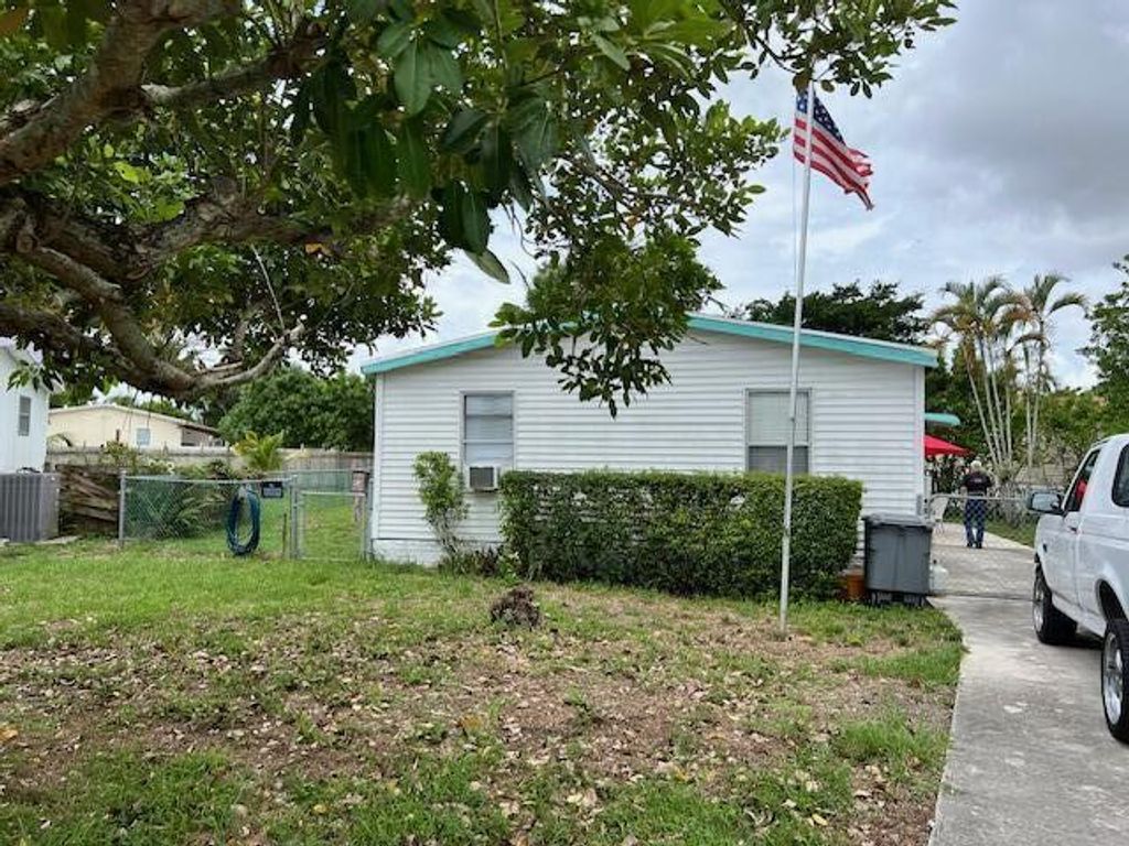 Photo of 11598 Venetian Avenue, Boca Raton, FL 33428 (MLS # R11006281)