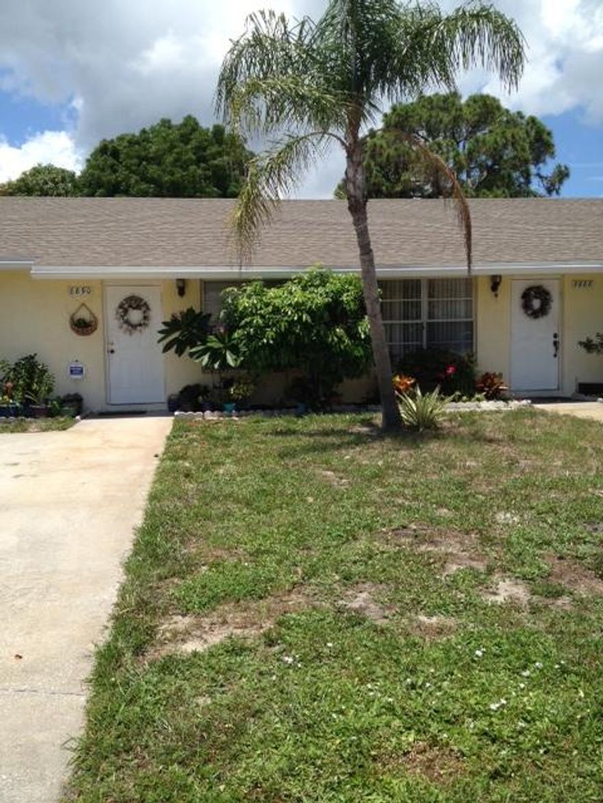 CALLING ALL INVESTORS!!! Hot Location in the heart of Hobe Sound sits this full duplex. Roof 3 years old, One side updated 5 years ago, AC's about 4 years old. (Both sides 3 bedrooms or can be considered 2 bedrooms plus Den with 1 1/2 baths each side)
