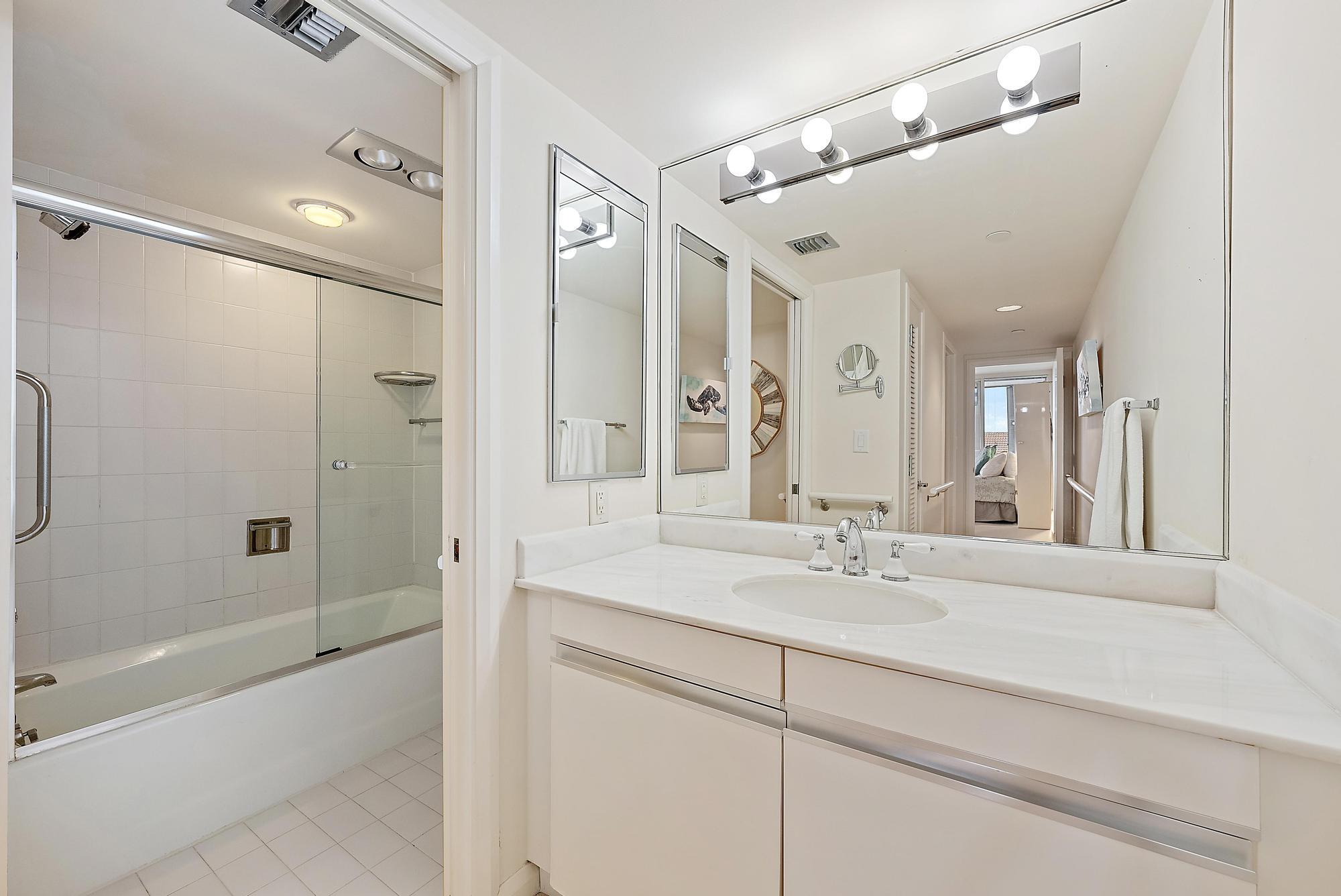 OLD PORT COVE LAKE POINT TOWER CONDO - Residential