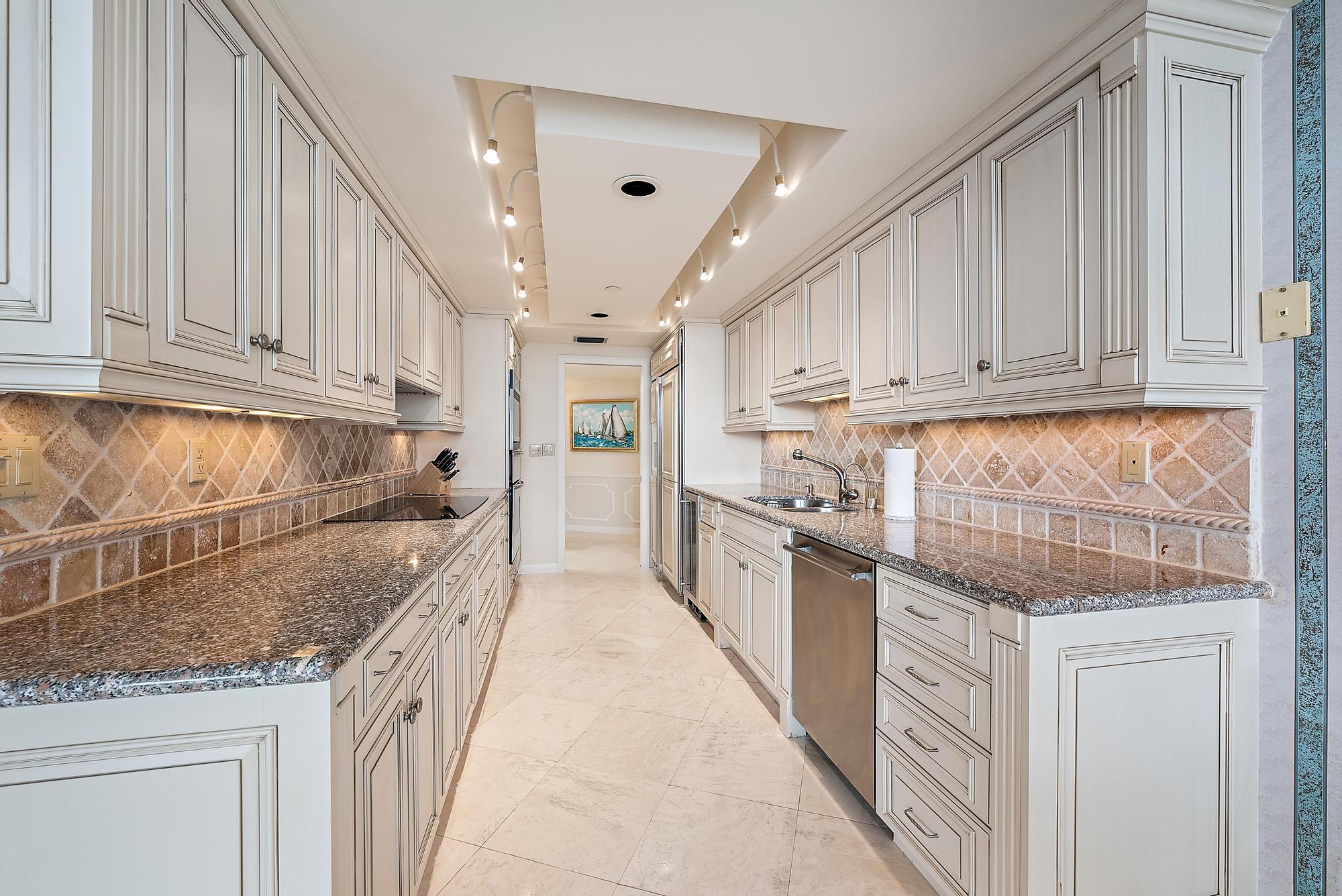 OLD PORT COVE LAKE POINT TOWER CONDO - Residential