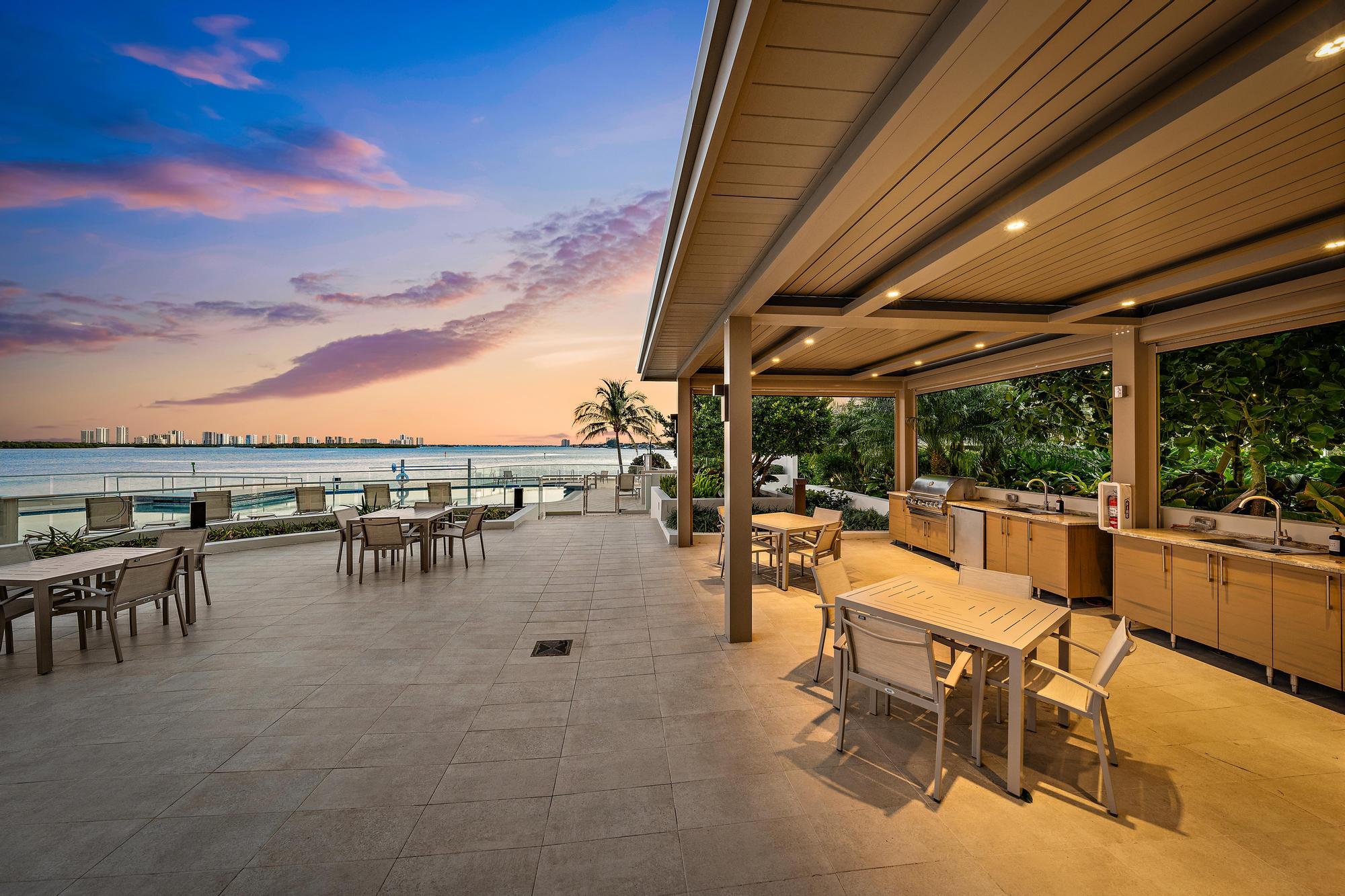 OLD PORT COVE LAKE POINT TOWER CONDO - Residential