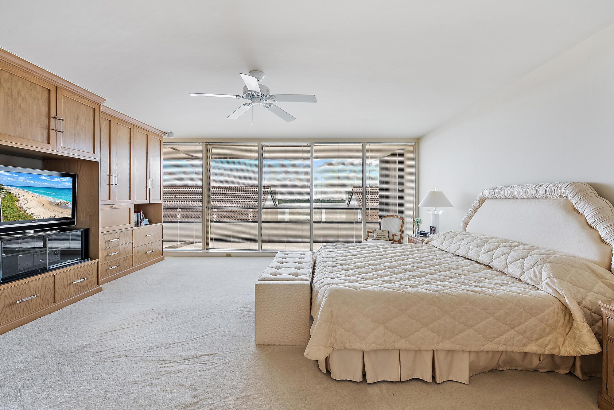 OLD PORT COVE LAKE POINT TOWER CONDO - Residential