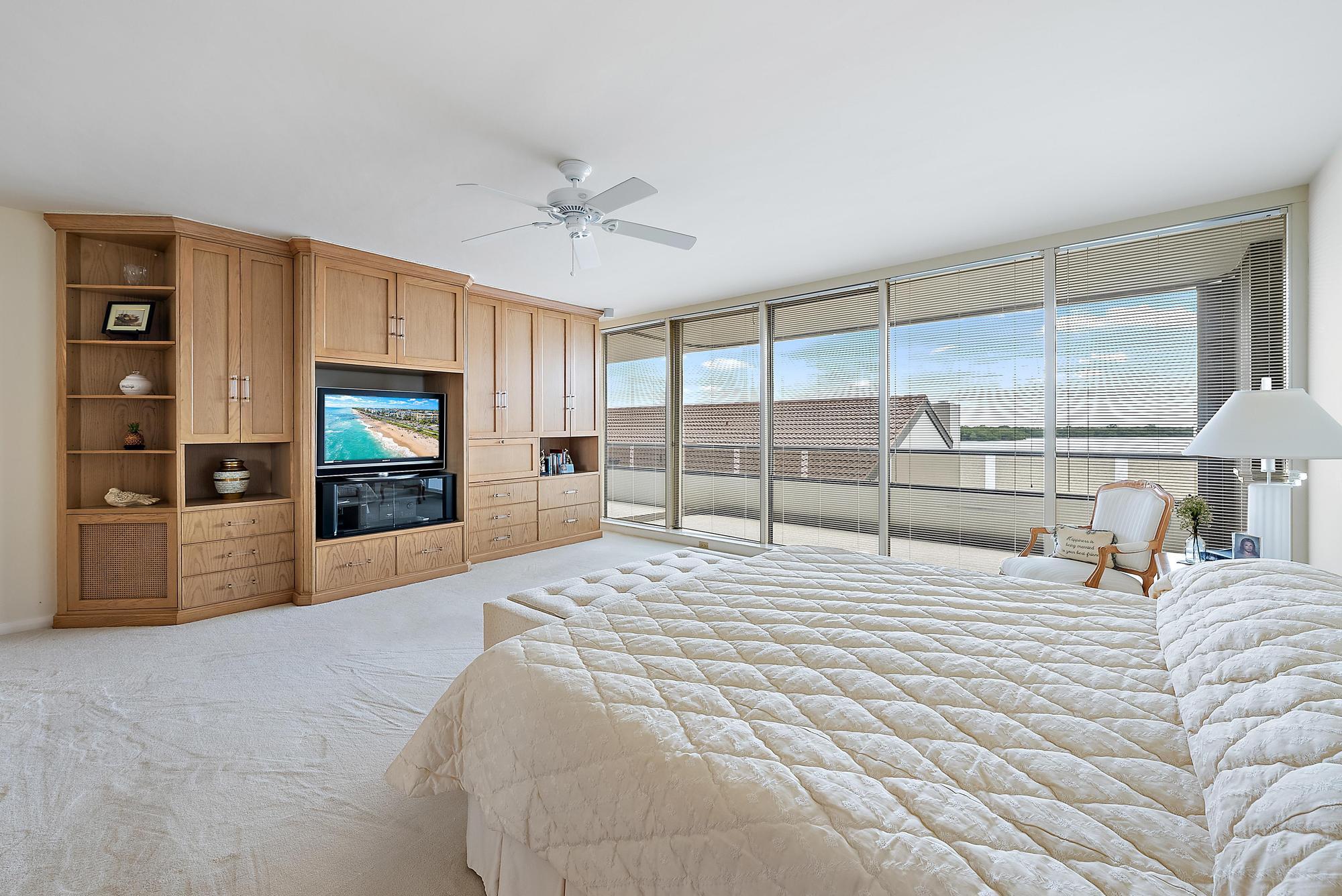 OLD PORT COVE LAKE POINT TOWER CONDO - Residential