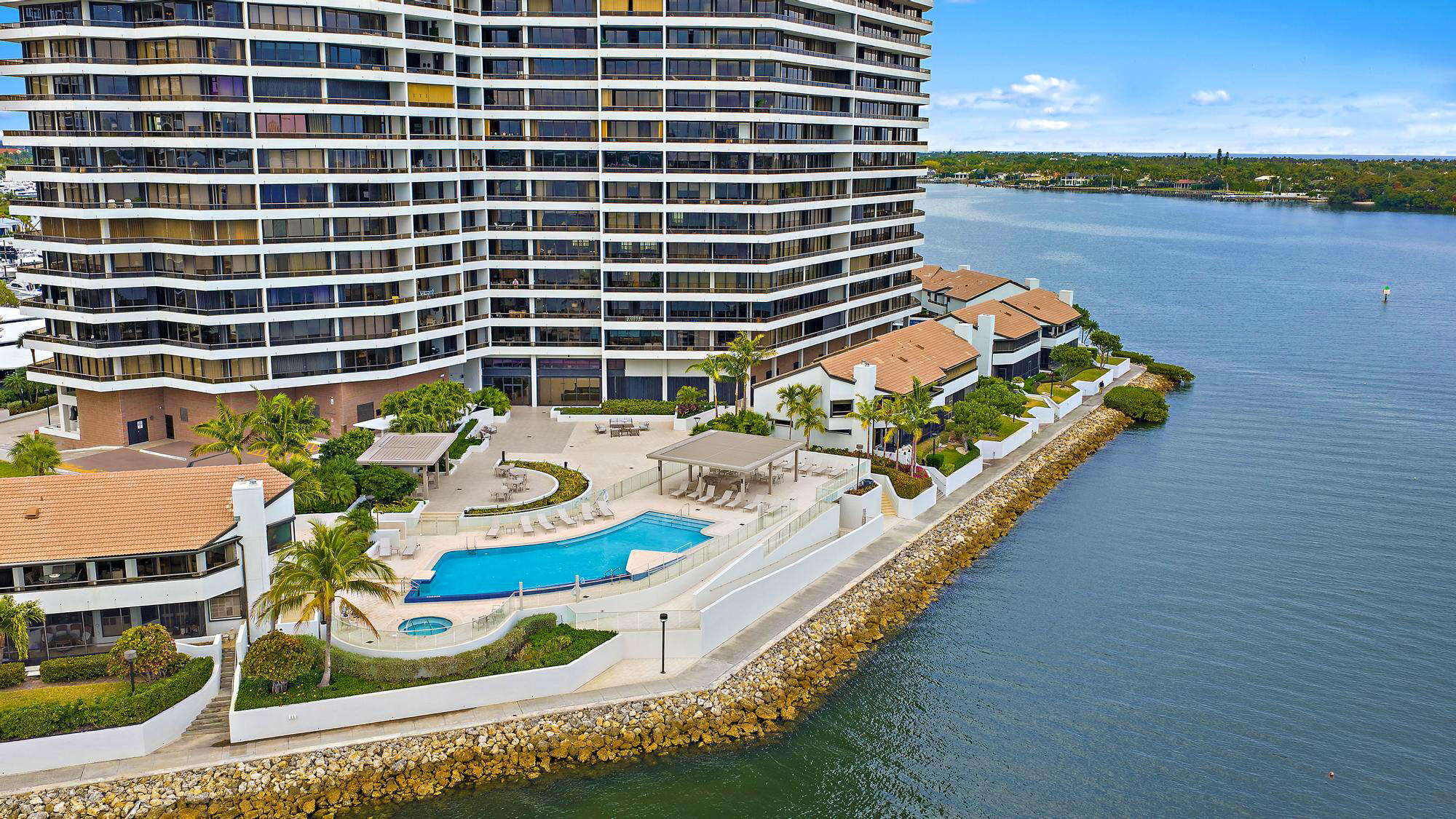 OLD PORT COVE LAKE POINT TOWER CONDO - Residential