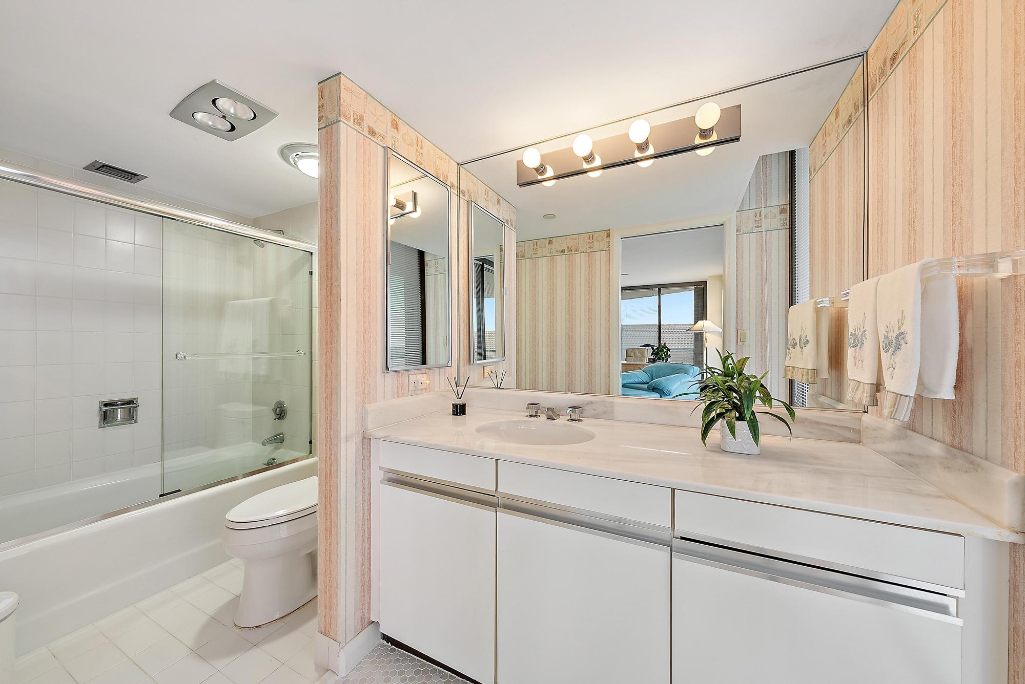 OLD PORT COVE LAKE POINT TOWER CONDO - Residential