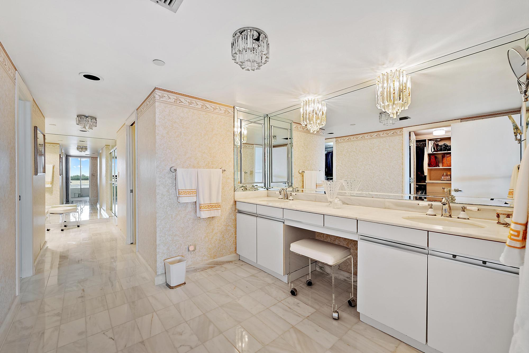 OLD PORT COVE LAKE POINT TOWER CONDO - Residential