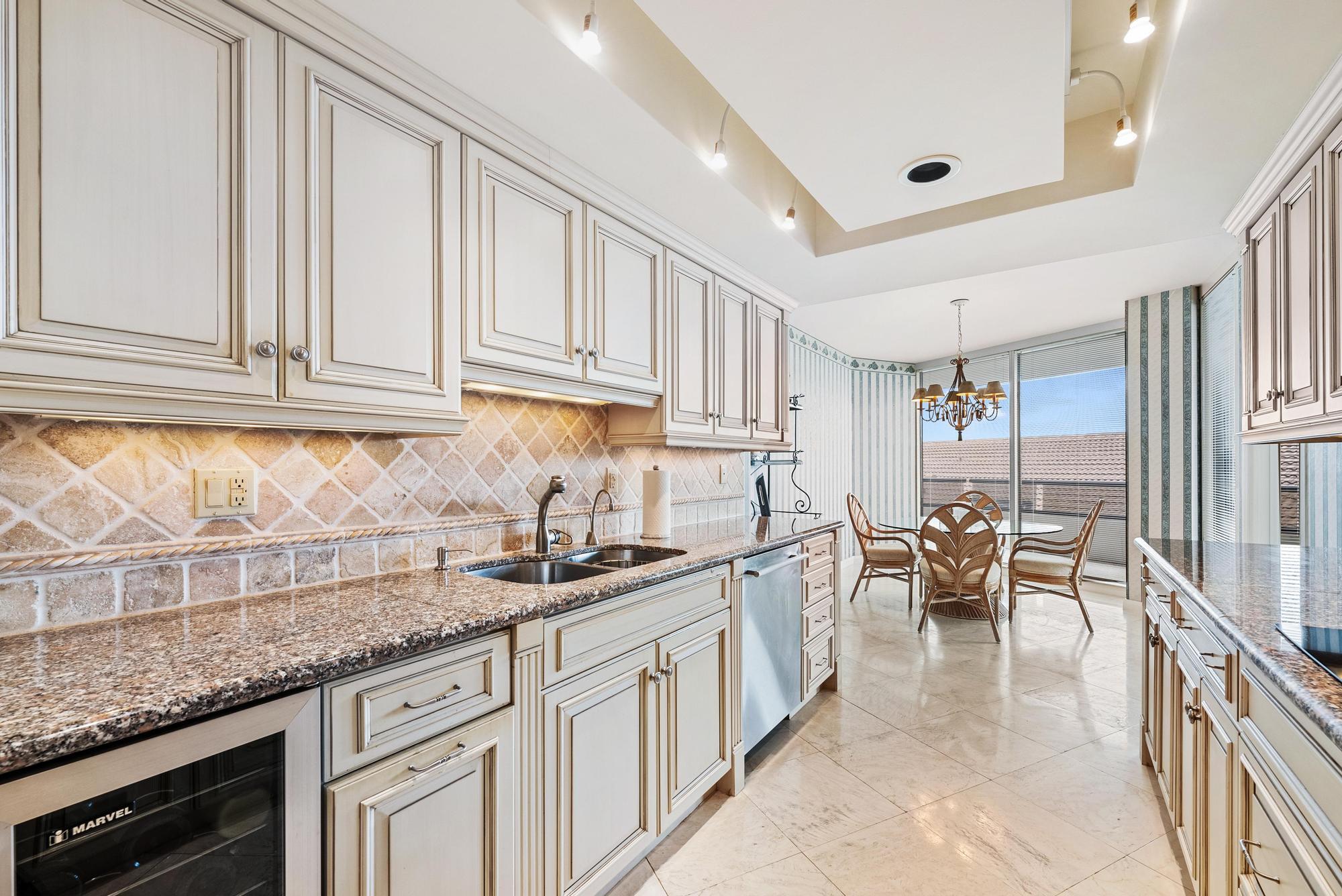 OLD PORT COVE LAKE POINT TOWER CONDO - Residential