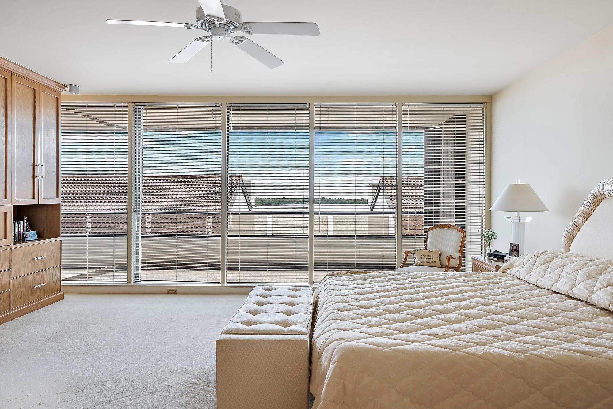 OLD PORT COVE LAKE POINT TOWER CONDO - Residential