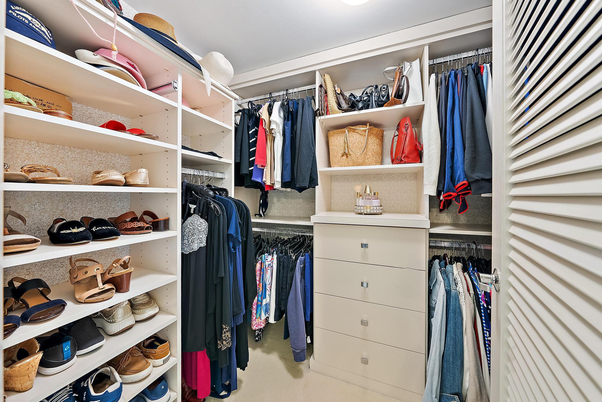 OLD PORT COVE LAKE POINT TOWER CONDO - Residential