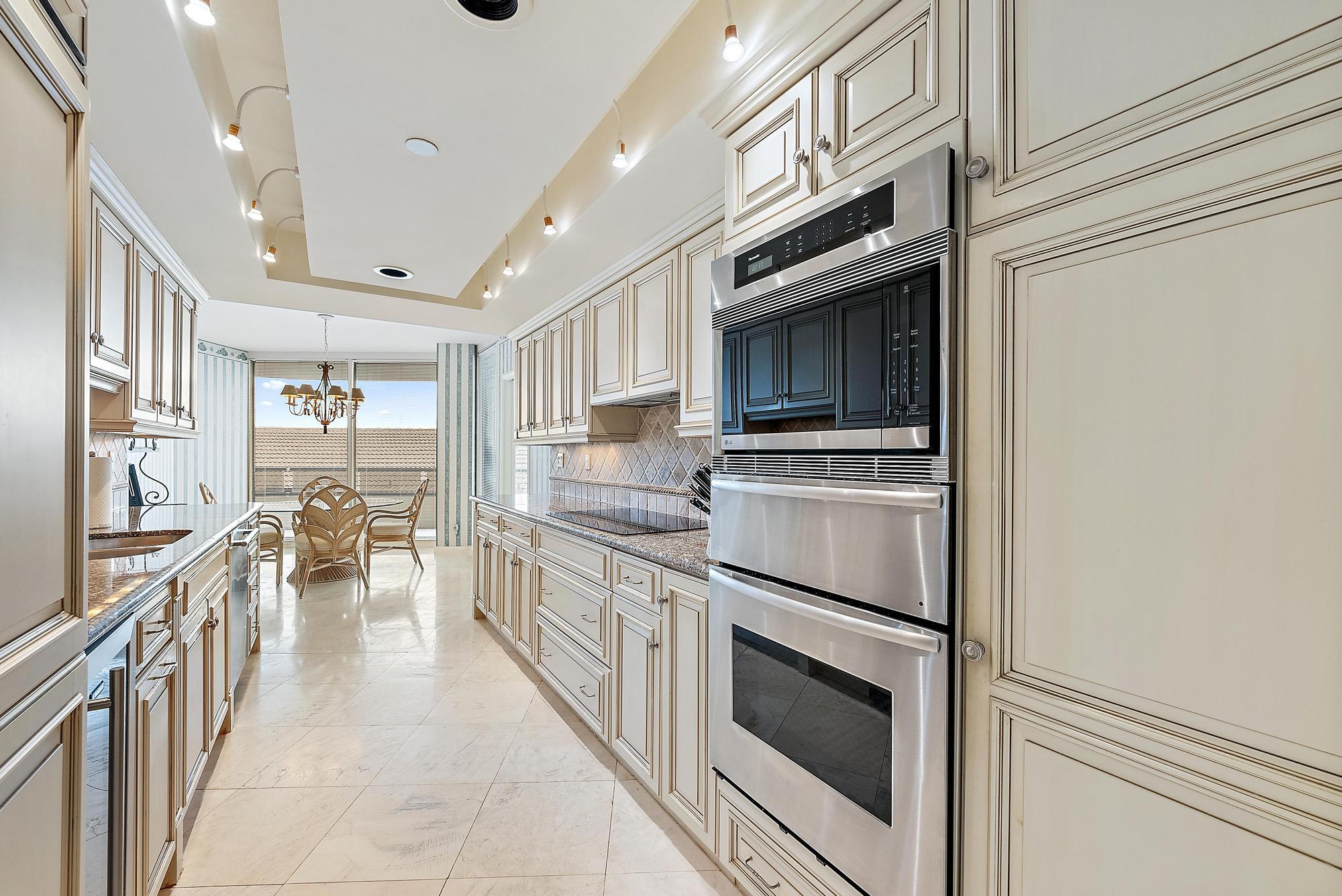 OLD PORT COVE LAKE POINT TOWER CONDO - Residential