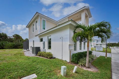 A home in Hutchinson Island