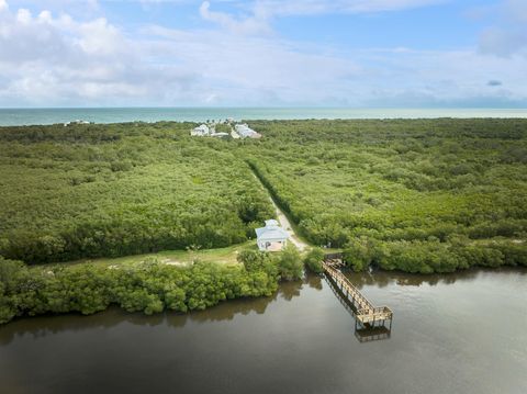 A home in Hutchinson Island