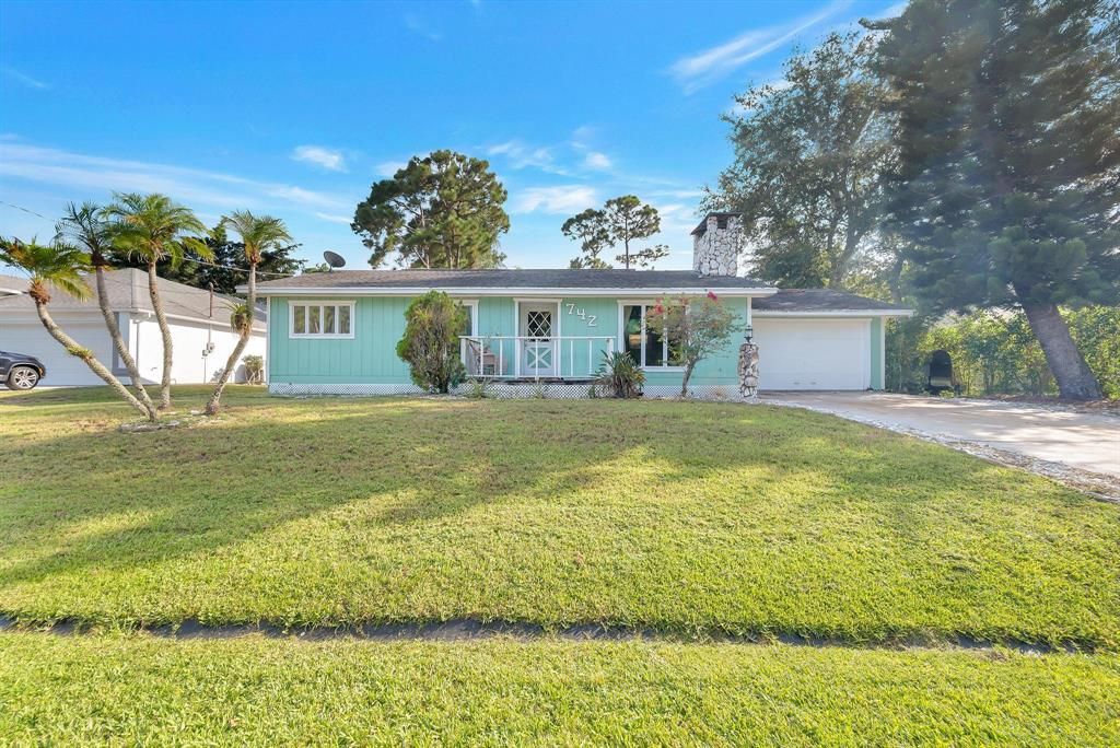 Photo of 742 SE Sweetbay Avenue Ave, Port Saint Lucie, FL 34983 (MLS # R10828701)