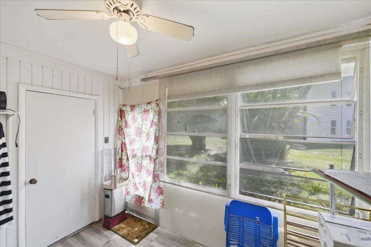 TWIN LAKES SOUTH & TOWN VILLAS CONDO - Residential